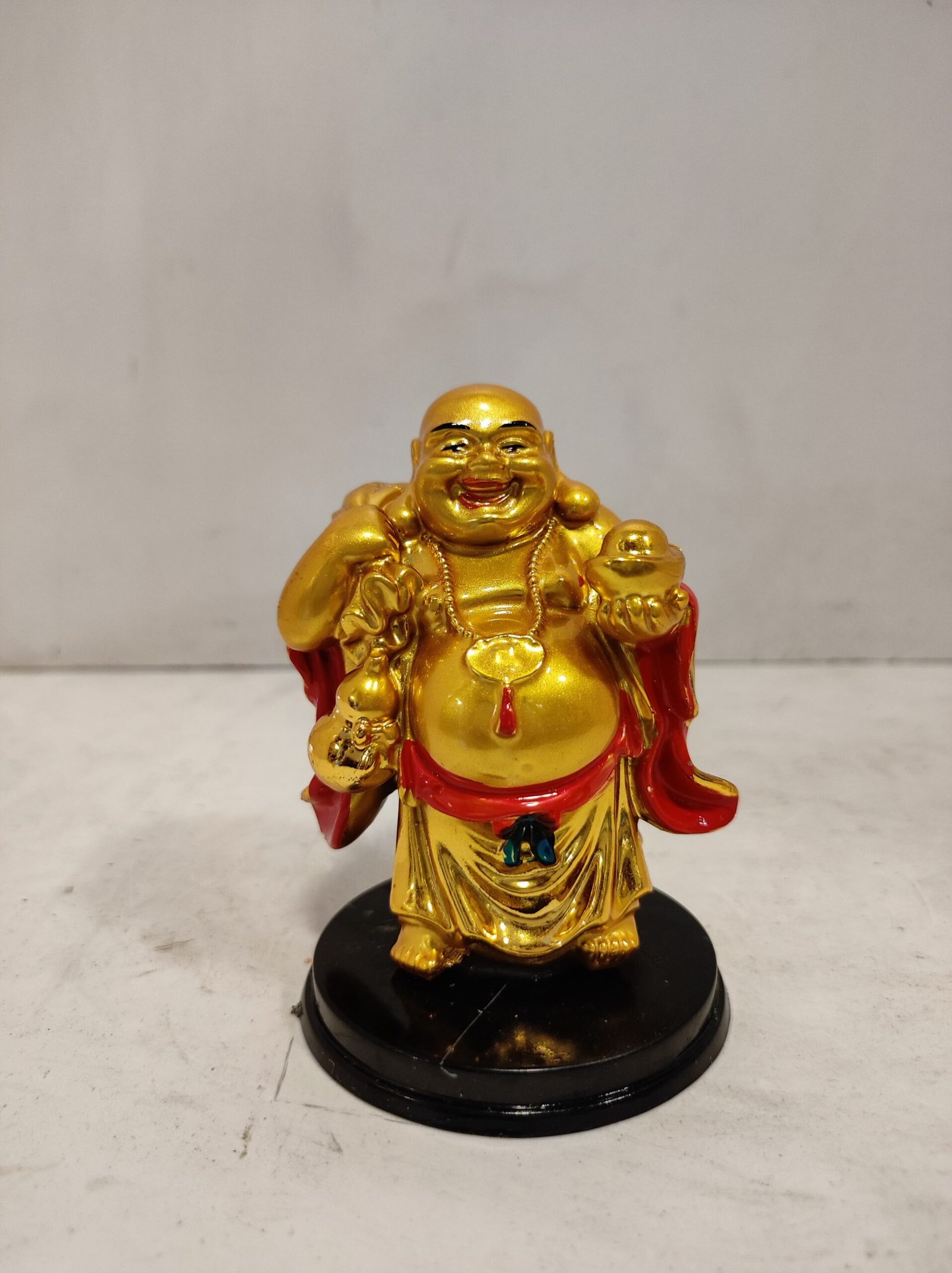 Feng-shui Golden Laughing Buddha with sack/Happy man statue for prosperity