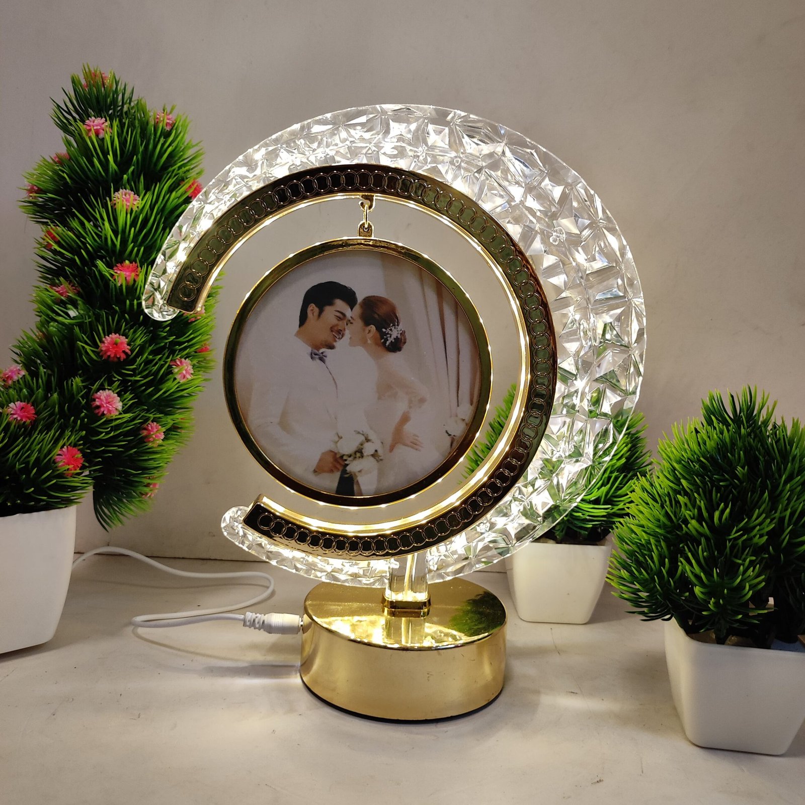 Photo lamp for table decor golden - Image 1