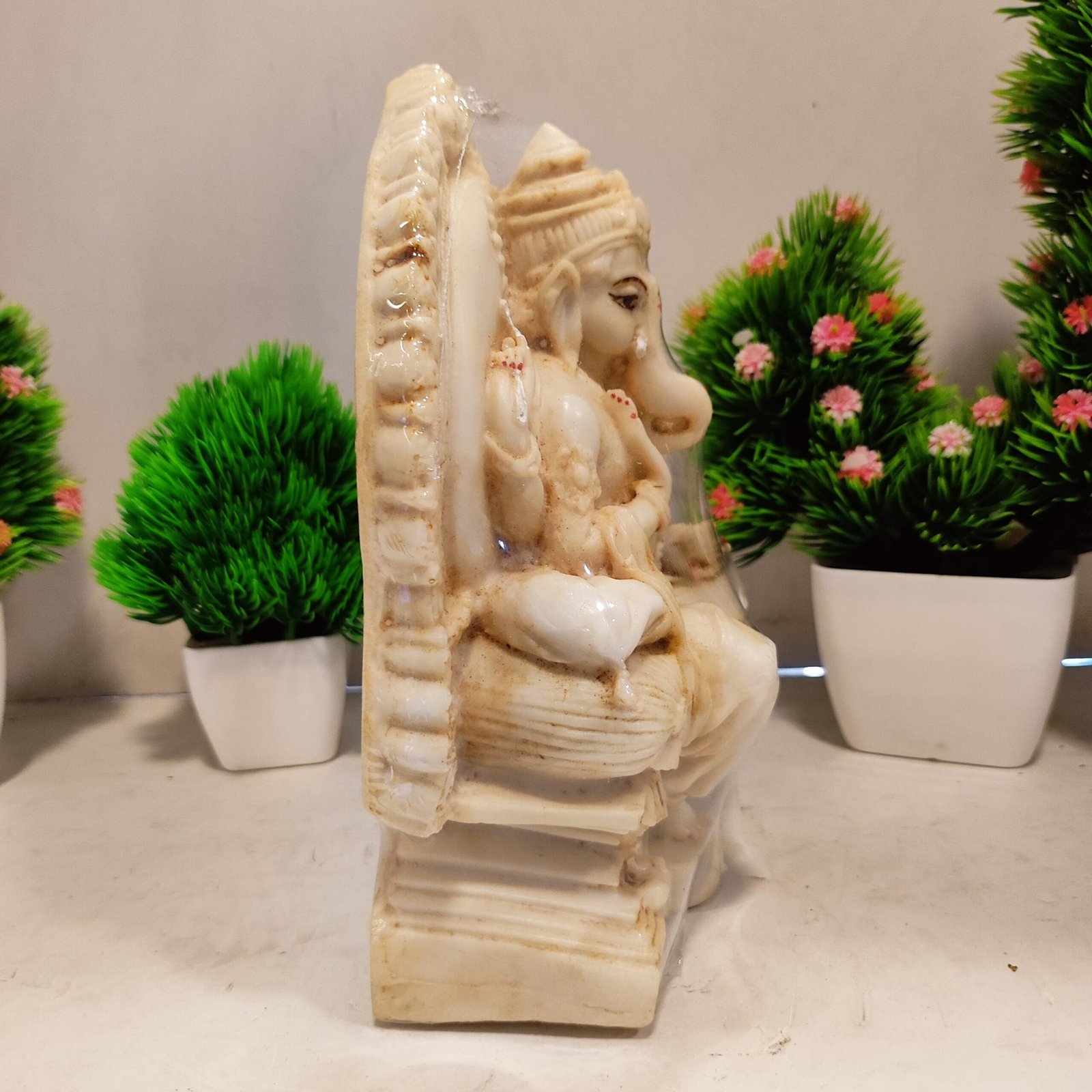 Ganesha idol/ Vinayakan statue ivory - Image 1