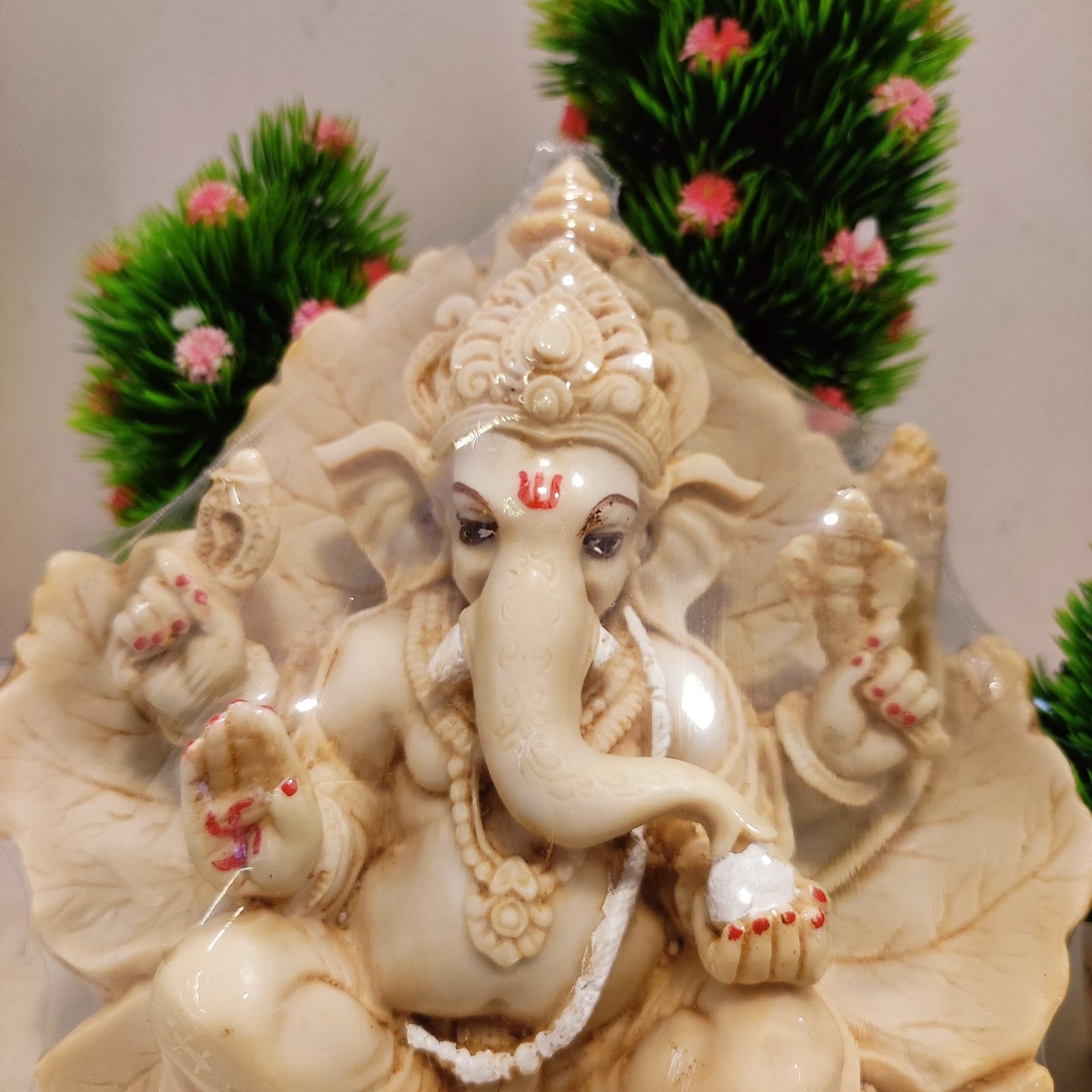 Ganesha idol/ Vinayakan statue Ivory 17 cm - Image 3
