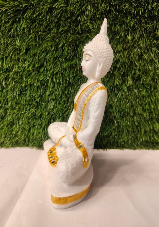 Divine buddha statue