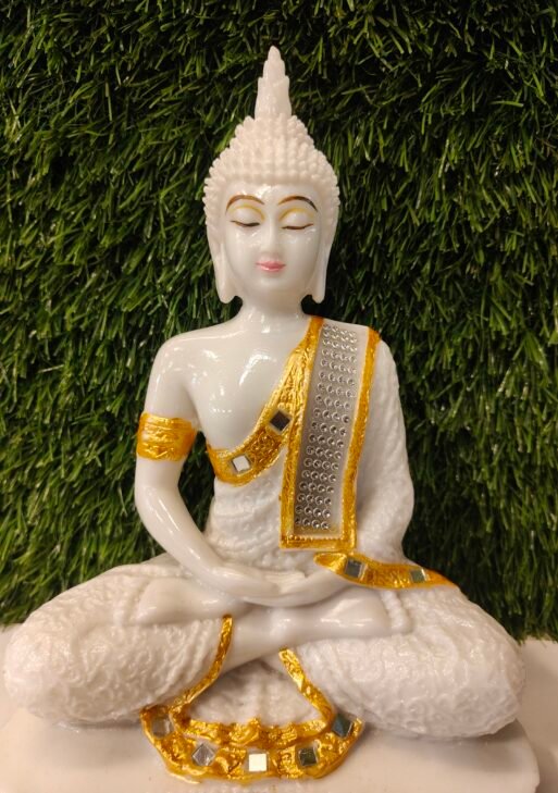 Divine buddha statue