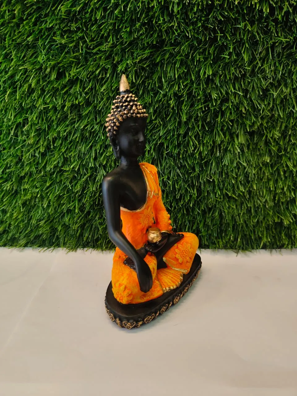 Meditating buddha idol - Image 1